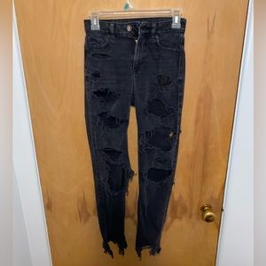 AE Strigid Ripped Mom Jean